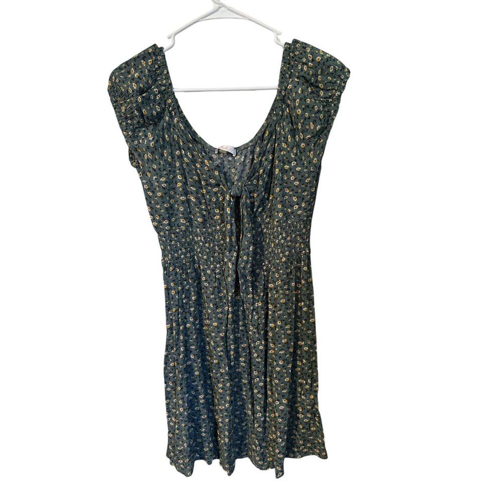 Dress it’s say 2Xl but it runs small more like medium. Nice summer dress